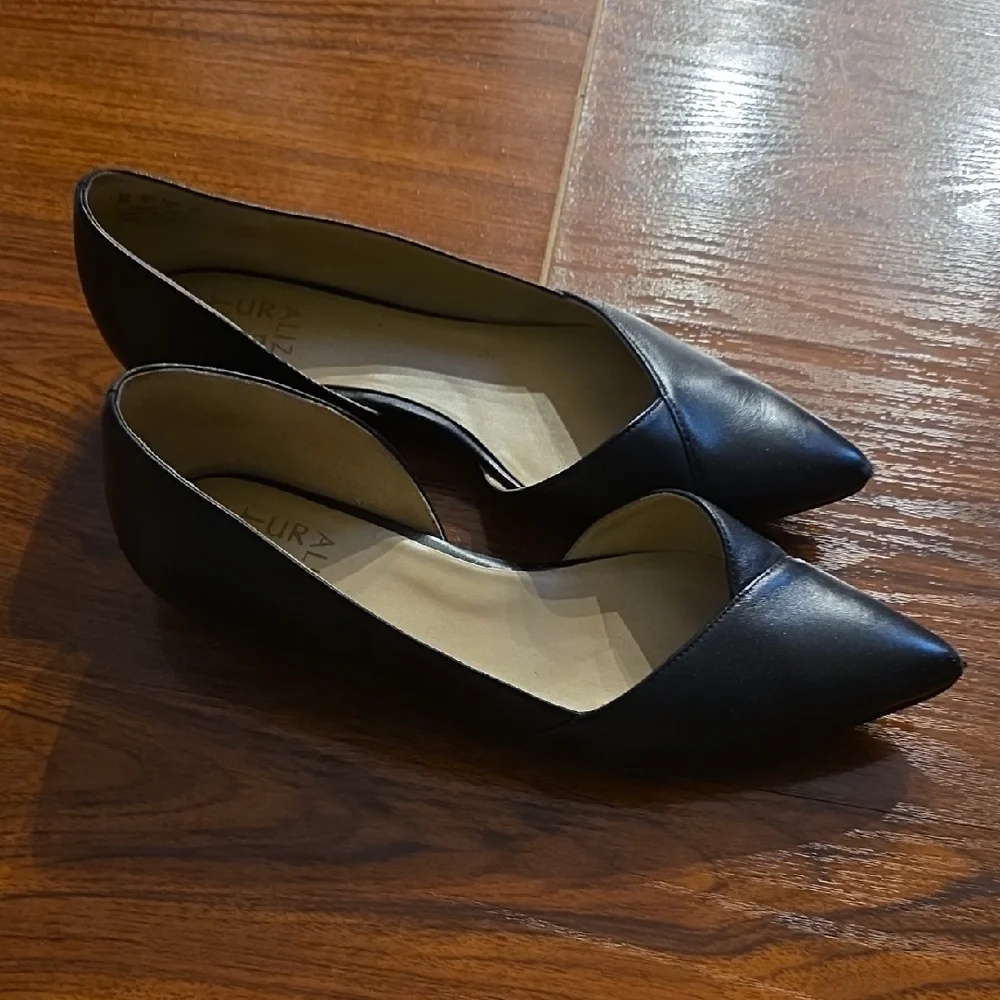 Naturalizer Black Women's Flats - Picture 3 of 6